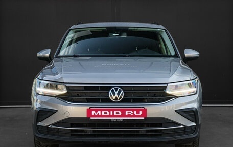 Volkswagen Tiguan II, 2021 год, 2 990 000 рублей, 2 фотография