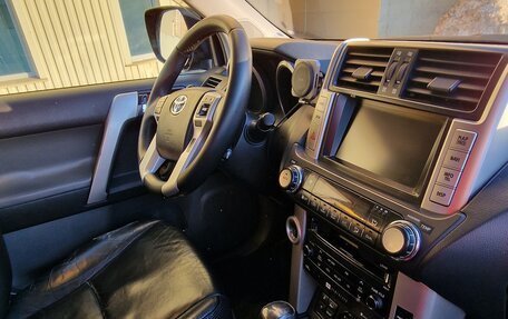 Toyota Land Cruiser Prado 150 рестайлинг 2, 2010 год, 2 600 000 рублей, 10 фотография