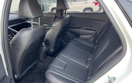 Hyundai Elantra, 2023 год, 1 840 000 рублей, 12 фотография