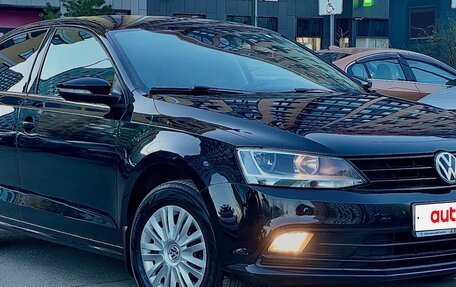Volkswagen Jetta VI, 2017 год, 1 650 000 рублей, 2 фотография