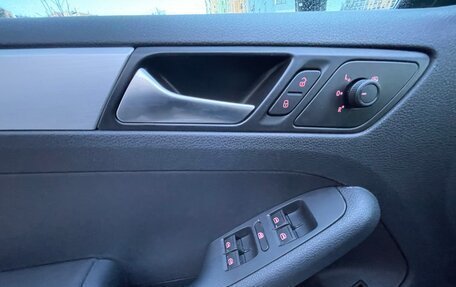 Volkswagen Jetta VI, 2017 год, 1 650 000 рублей, 15 фотография