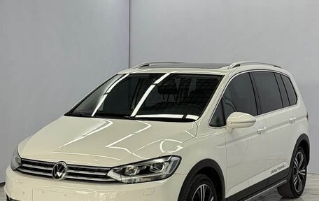 Volkswagen Touran III, 2022 год, 2 009 700 рублей, 1 фотография