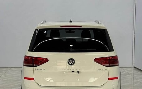 Volkswagen Touran III, 2022 год, 2 009 700 рублей, 5 фотография
