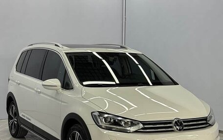Volkswagen Touran III, 2022 год, 2 009 700 рублей, 3 фотография