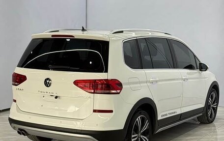 Volkswagen Touran III, 2022 год, 2 009 700 рублей, 6 фотография