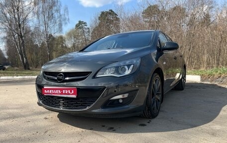 Opel Astra J, 2013 год, 900 000 рублей, 1 фотография
