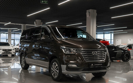 Hyundai Grand Starex Grand Starex I рестайлинг 2, 2018 год, 3 410 000 рублей, 2 фотография