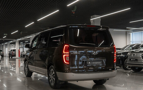 Hyundai Grand Starex Grand Starex I рестайлинг 2, 2018 год, 3 410 000 рублей, 4 фотография