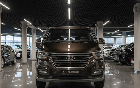 Hyundai Grand Starex Grand Starex I рестайлинг 2, 2018 год, 3 410 000 рублей, 3 фотография