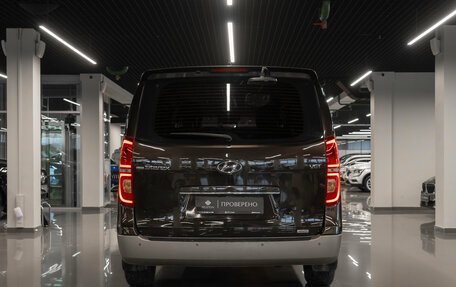 Hyundai Grand Starex Grand Starex I рестайлинг 2, 2018 год, 3 410 000 рублей, 6 фотография