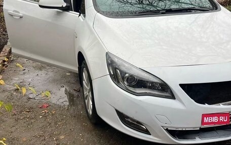 Opel Astra J, 2011 год, 650 000 рублей, 1 фотография