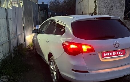 Opel Astra J, 2011 год, 650 000 рублей, 2 фотография