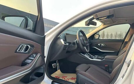 BMW 3 серия, 2024 год, 3 950 000 рублей, 10 фотография