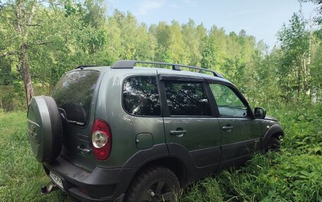 Chevrolet Niva I рестайлинг, 2018 год, 830 000 рублей, 3 фотография