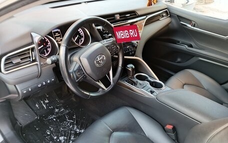 Toyota Camry, 2019 год, 3 250 000 рублей, 2 фотография