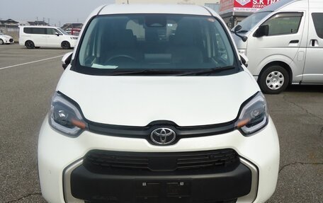 Toyota Sienta, 2023 год, 1 270 000 рублей, 2 фотография