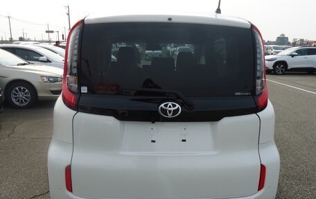 Toyota Sienta, 2023 год, 1 270 000 рублей, 7 фотография