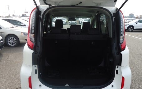 Toyota Sienta, 2023 год, 1 270 000 рублей, 10 фотография