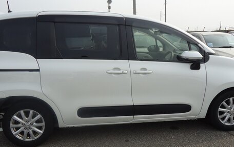 Toyota Sienta, 2023 год, 1 270 000 рублей, 6 фотография