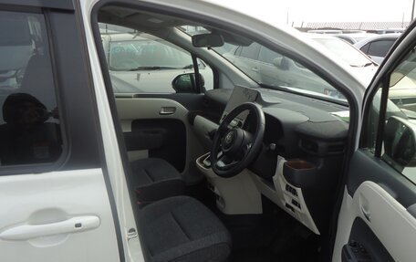 Toyota Sienta, 2023 год, 1 270 000 рублей, 16 фотография