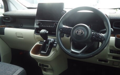 Toyota Sienta, 2023 год, 1 270 000 рублей, 17 фотография