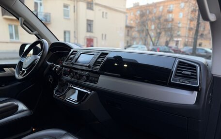 Volkswagen Caravelle T6 рестайлинг, 2018 год, 3 380 000 рублей, 16 фотография