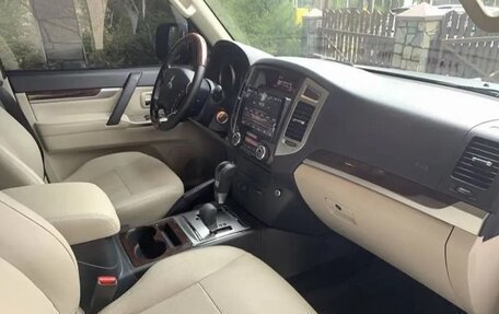 Mitsubishi Pajero IV, 2019 год, 4 950 000 рублей, 10 фотография