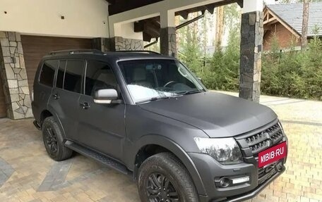 Mitsubishi Pajero IV, 2019 год, 4 950 000 рублей, 9 фотография