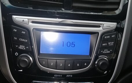 Hyundai Solaris II рестайлинг, 2013 год, 890 000 рублей, 5 фотография