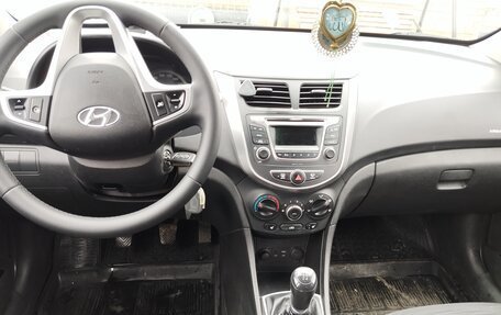 Hyundai Solaris II рестайлинг, 2016 год, 750 000 рублей, 5 фотография