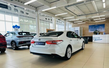 Toyota Camry, 2018 год, 2 899 900 рублей, 6 фотография