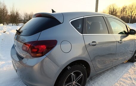 Opel Astra J, 2010 год, 830 000 рублей, 2 фотография