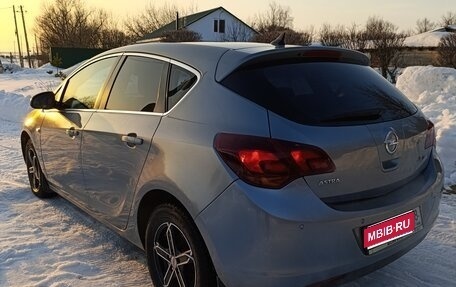 Opel Astra J, 2010 год, 830 000 рублей, 1 фотография