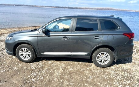 Mitsubishi Outlander III рестайлинг 3, 2018 год, 2 350 000 рублей, 5 фотография