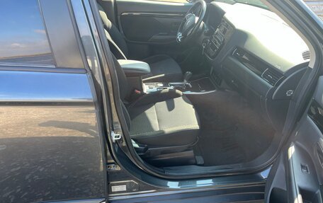 Mitsubishi Outlander III рестайлинг 3, 2018 год, 2 350 000 рублей, 14 фотография