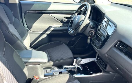 Mitsubishi Outlander III рестайлинг 3, 2018 год, 2 350 000 рублей, 13 фотография