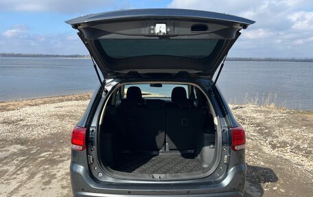 Mitsubishi Outlander III рестайлинг 3, 2018 год, 2 350 000 рублей, 9 фотография