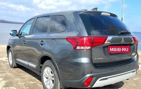 Mitsubishi Outlander III рестайлинг 3, 2018 год, 2 350 000 рублей, 7 фотография