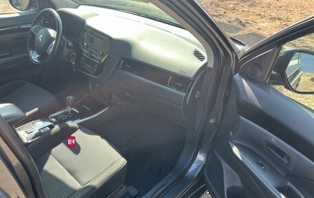 Mitsubishi Outlander III рестайлинг 3, 2018 год, 2 350 000 рублей, 15 фотография