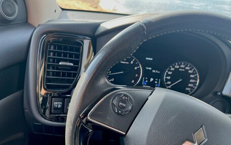 Mitsubishi Outlander III рестайлинг 3, 2018 год, 2 350 000 рублей, 24 фотография