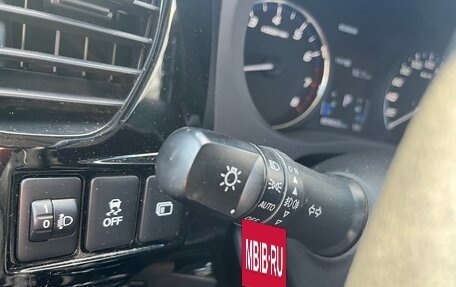 Mitsubishi Outlander III рестайлинг 3, 2018 год, 2 350 000 рублей, 22 фотография