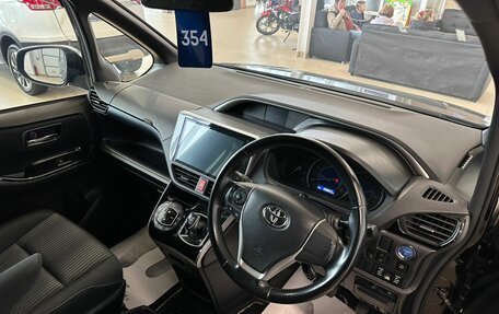 Toyota Voxy III, 2019 год, 2 999 900 рублей, 11 фотография