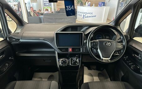 Toyota Voxy III, 2019 год, 2 999 900 рублей, 16 фотография
