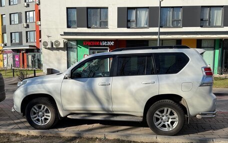 Toyota Land Cruiser Prado 150 рестайлинг 2, 2011 год, 3 000 000 рублей, 5 фотография