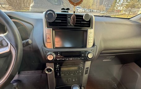 Toyota Land Cruiser Prado 150 рестайлинг 2, 2011 год, 3 000 000 рублей, 9 фотография