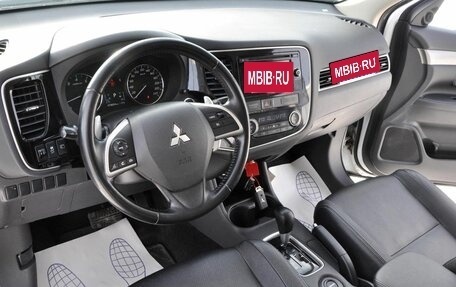 Mitsubishi Outlander III рестайлинг 3, 2014 год, 1 770 000 рублей, 10 фотография