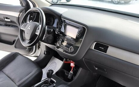 Mitsubishi Outlander III рестайлинг 3, 2014 год, 1 770 000 рублей, 11 фотография