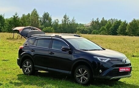 Toyota RAV4, 2018 год, 2 300 000 рублей, 1 фотография