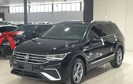 Volkswagen Tiguan II, 2022 год, 3 100 000 рублей, 1 фотография