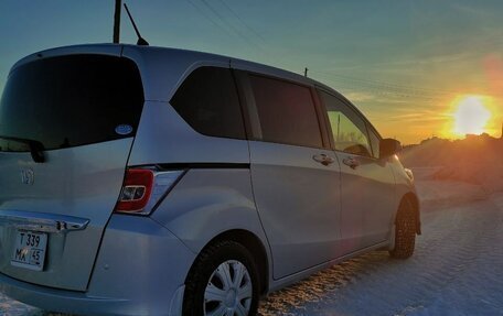 Honda Freed I, 2015 год, 1 350 000 рублей, 8 фотография